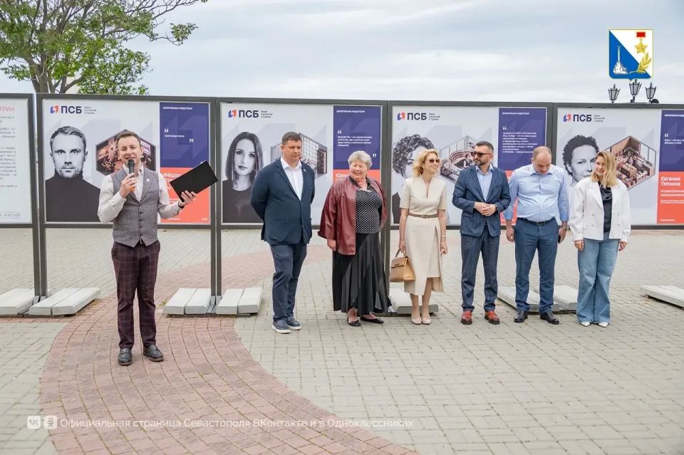 На Приморском бульваре открыли выставку «Бизнес в объективе