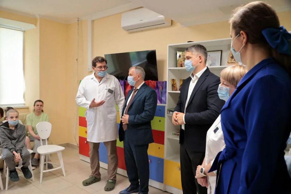 Юным пациентам РДКБ вручили 400 подарков в преддверии Дня защиты детей Юным пациентам РДКБ вручили 400 подарков в преддверии Дня защиты детей