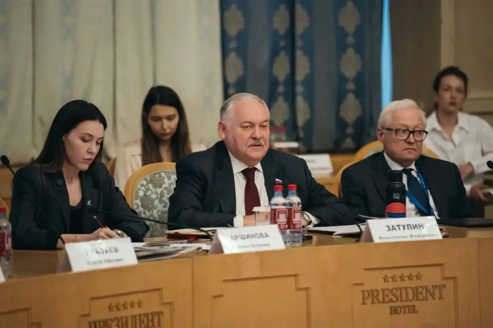 Мария Литовко: По поручению Губернатора Севастополя Михаила Владимировича Развожаева приняла участие в Юбилейных чтениях, приуроченных к 30-летию со дня основания Института стран СНГ Мария Литовко: По поручению Губернатора Севастополя Михаила Владимировича Развожаева приняла участие в Юбилейных чтениях, приуроченных к 30-летию со дня основания Института стран СНГ