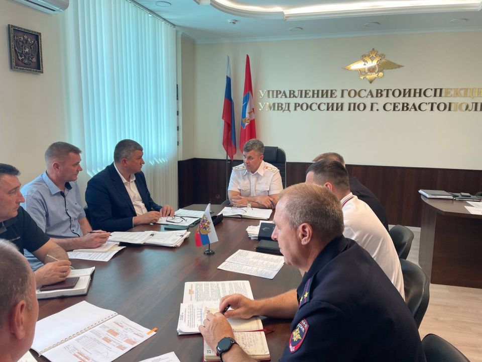 Начальник Управления Госавтоинспекции УМВД России по городу Севастополю полковник полиции Юрий Бондарчук провел совещание с руководством государственного пассажирского перевозчика Начальник Управления Госавтоинспекции УМВД России по городу Севастополю полковник полиции Юрий Бондарчук провел совещание с руководством государственного пассажирского перевозчика