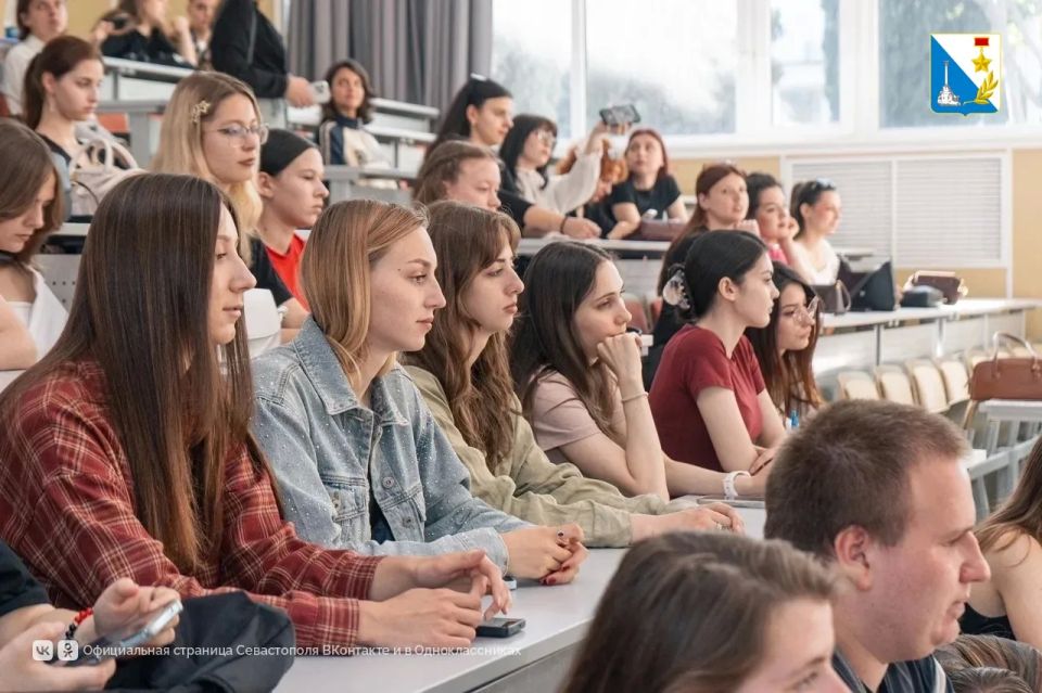 Более 300 участников студотрядов Севастополя получили свидетельства вожатых и соцработников Более 300 участников студотрядов Севастополя получили свидетельства вожатых и соцработников