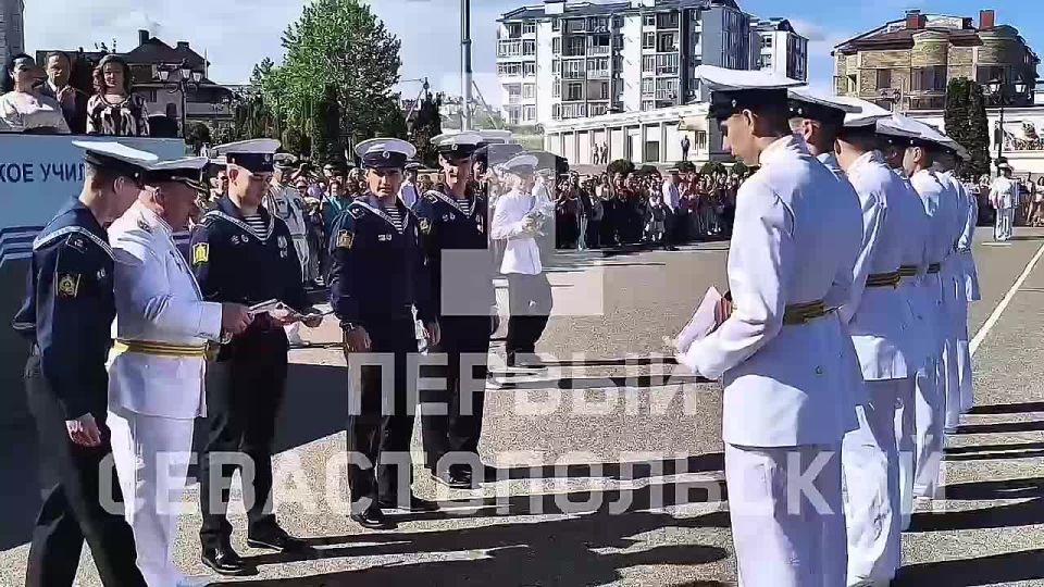В филиале Нахимовского военно-морского училища в Севастополе прозвучал последний звонок