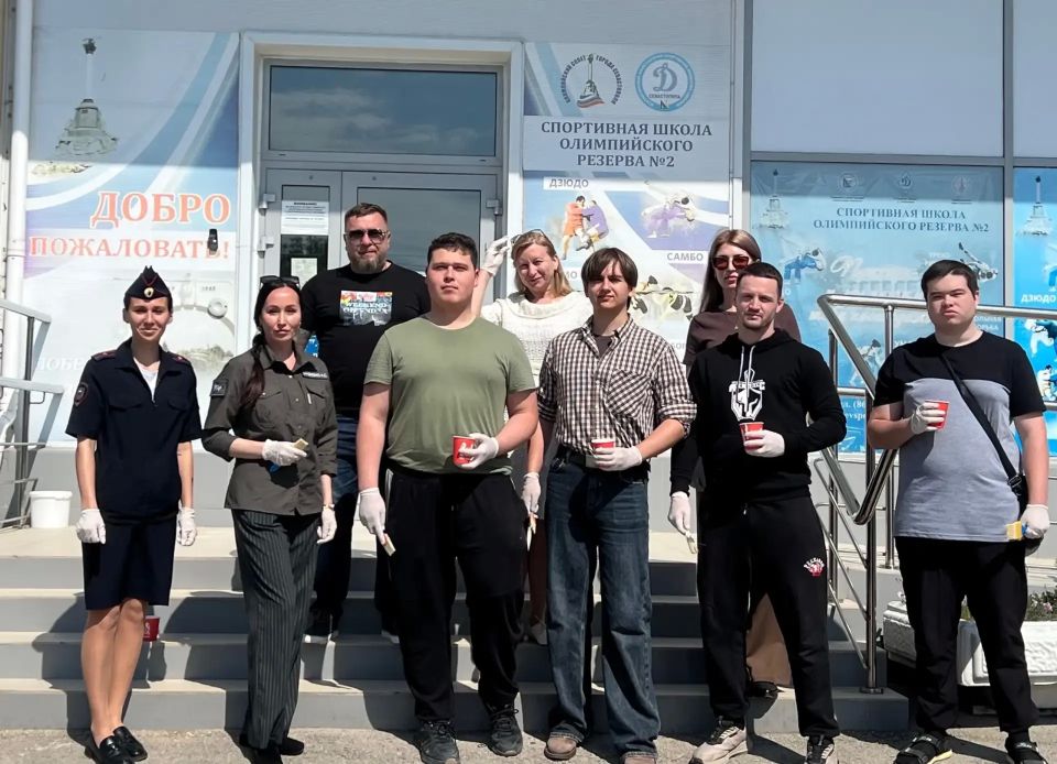 В Севастополе сотрудники полицейского наркоконтроля вместе с волонтерами провели очередную акцию «Закрась опасность» В Севастополе сотрудники полицейского наркоконтроля вместе с волонтерами провели очередную акцию «Закрась опасность»