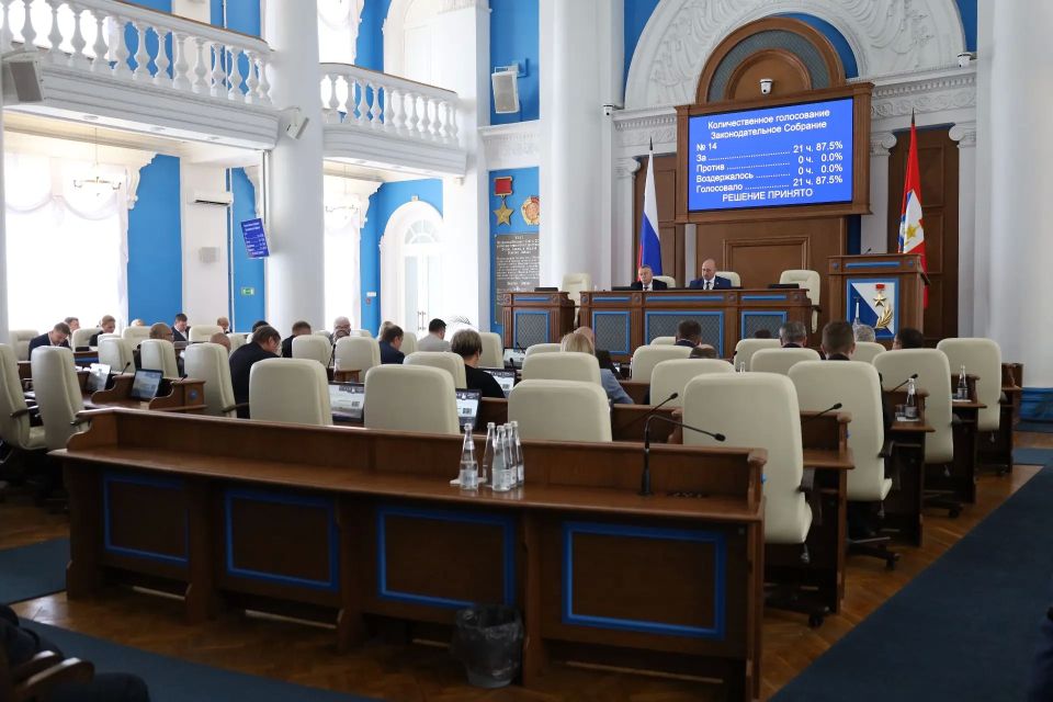 Прокурор города Севастополя Андрей Шевцов представил на сессии Законодательного Собрания Севастополя два законопроекта, разработанных прокуратурой Прокурор города Севастополя Андрей Шевцов представил на сессии Законодательного Собрания Севастополя два законопроекта, разработанных прокуратурой