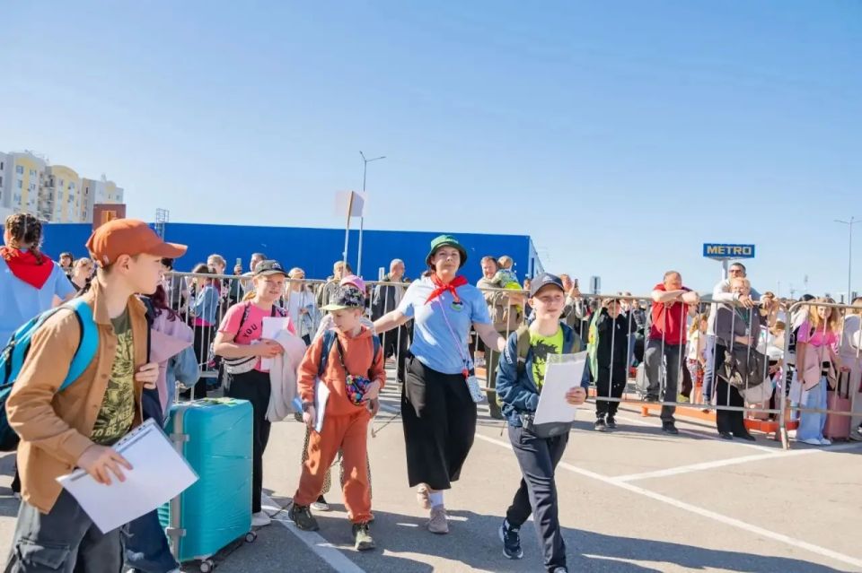 Путевка в лето. Более 2 тысяч севастопольских ребят отправились на первую смену в загородные лагеря Севастополя и Республики Крым Путевка в лето. Более 2 тысяч севастопольских ребят отправились на первую смену в загородные лагеря Севастополя и Республики Крым