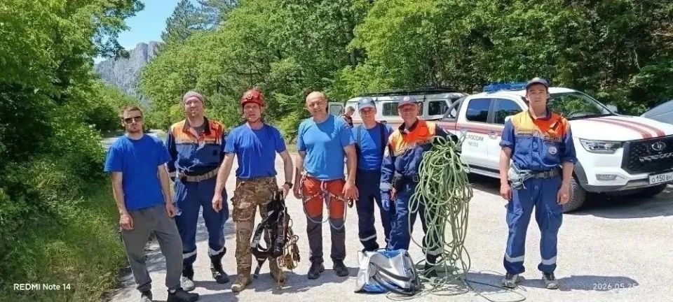 Спасатели эвакуировали альпиниста на горе МердвенКая Спасатели эвакуировали альпиниста на горе МердвенКая