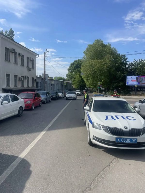 Сотрудники Госавтоинспекции Севастополя обеспечили безопасность на дорогах вблизи АЗС Сотрудники Госавтоинспекции Севастополя обеспечили безопасность на дорогах вблизи АЗС