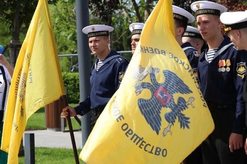 В Балаклаве прошла военноисторическая церемония «Вечерняя зоря» В Балаклаве прошла военноисторическая церемония «Вечерняя зоря»