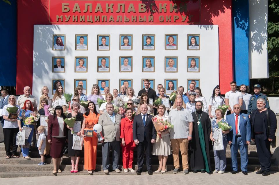 На Балаклавской Доске почёта разместили портрет севастопольского огнеборца МЧС России Андрея Миронюка На Балаклавской Доске почёта разместили портрет севастопольского огнеборца МЧС России Андрея Миронюка