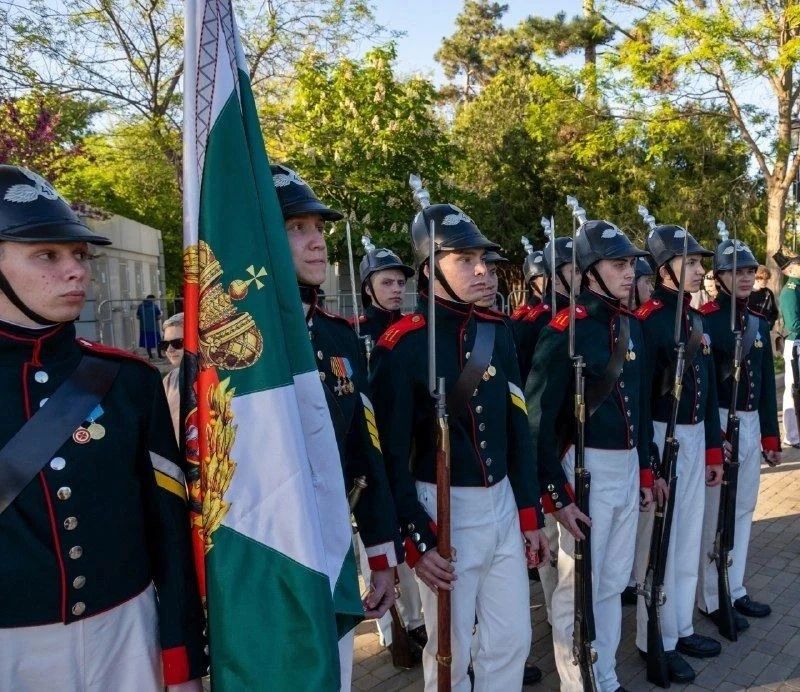 В Балаклаве прошла военноисторическая церемония «Вечерняя зоря» В Балаклаве прошла военноисторическая церемония «Вечерняя зоря»