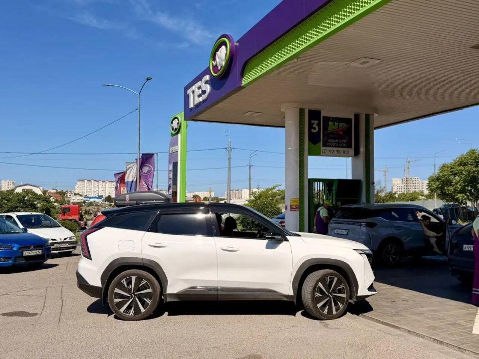 Сотрудники дорожно-транспортной отрасли работают на АЗС города Сотрудники дорожно-транспортной отрасли работают на АЗС города