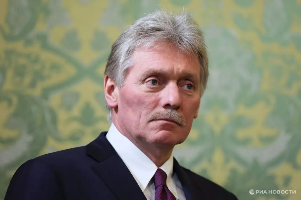 Киев начал наносить удары по истории, но ее нельзя победить – Песков
