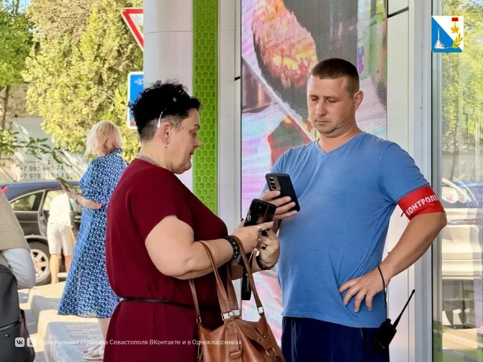 На севастопольских АЗС дежурят сотрудники городских департаментов и предприятий На севастопольских АЗС дежурят сотрудники городских департаментов и предприятий