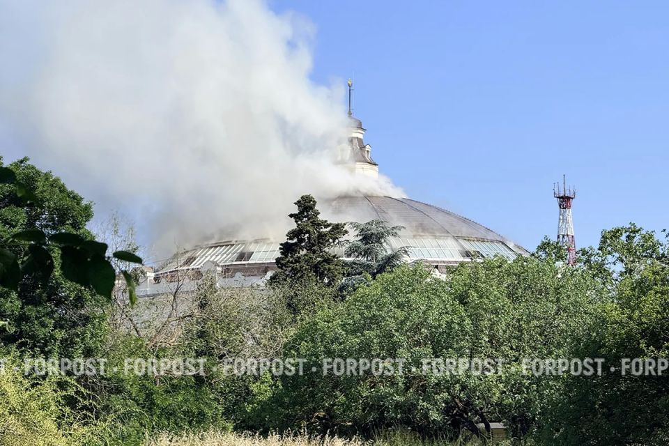 Ночью 10 июня украинский беспилотник самолётного типа ударил по зданию Панорамы «Оборона Севастополя 1854-1855 годы» на Историческом бульваре. Ночью 10 июня украинский беспилотник самолётного типа ударил по зданию Панорамы «Оборона Севастополя 1854-1855 годы» на Историческом бульваре.