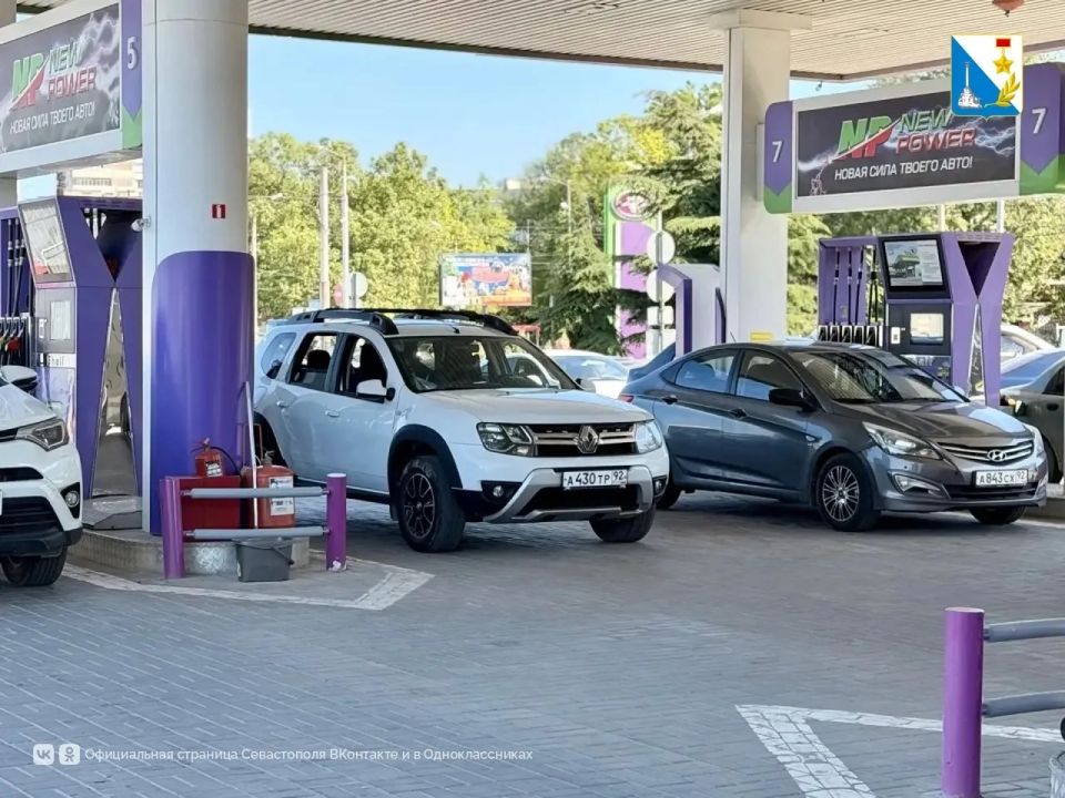 На севастопольских АЗС дежурят сотрудники городских департаментов и предприятий