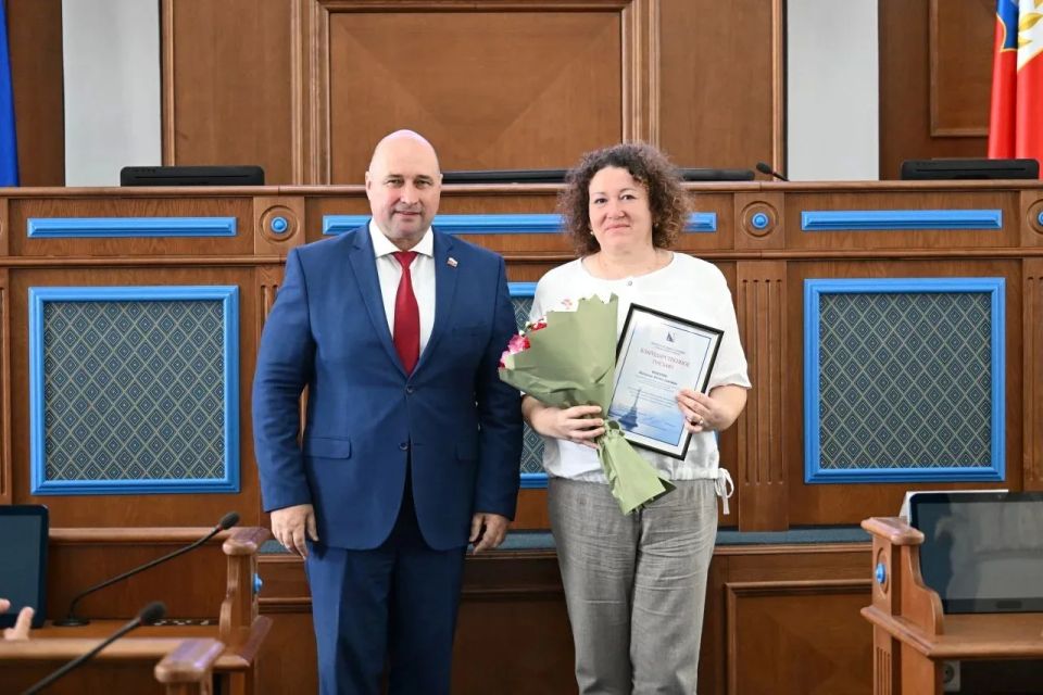 В Севастополе наградили членов избирательных комиссий В Севастополе наградили членов избирательных комиссий