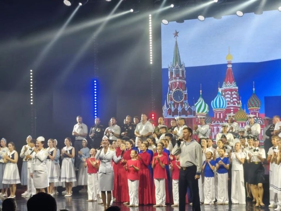Дмитрий Белик: В День России во Дворце культуры рыбаков состоялся праздничный концерт «Страна, в которой я живу» Дмитрий Белик: В День России во Дворце культуры рыбаков состоялся праздничный концерт «Страна, в которой я живу»