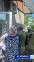 В Днепре у входа в стоматологию гражданские пытались отбить молодого человека от сотрудников ТЦК в балаклавах