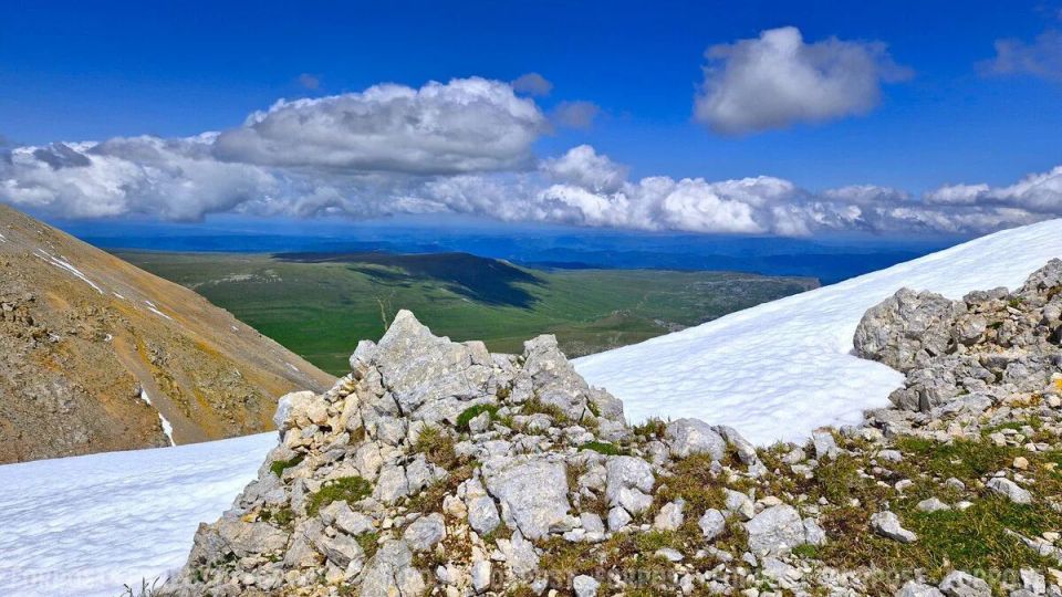 Добыли снега летом.. Кавказские горы другие: выше, суровее, с непредсказуемой погодой и снегом даже в июле Добыли снега летом.. Кавказские горы другие: выше, суровее, с непредсказуемой погодой и снегом даже в июле