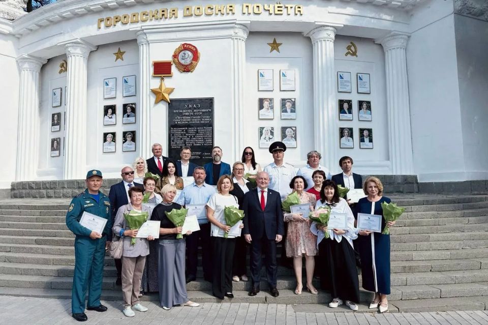 День города в Севастополе открыли обновлённую городскую Доску почёта