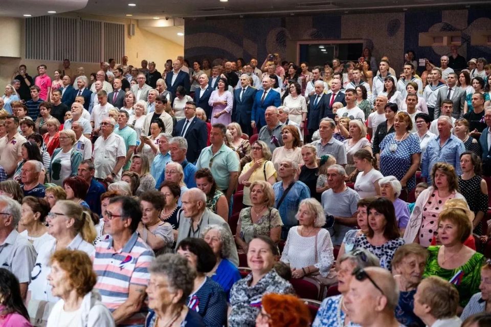 В День основания города Севастополя во Дворце культуры рыбаков состоялся праздничный концерт «Севастопольская симфония» В День основания города Севастополя во Дворце культуры рыбаков состоялся праздничный концерт «Севастопольская симфония»