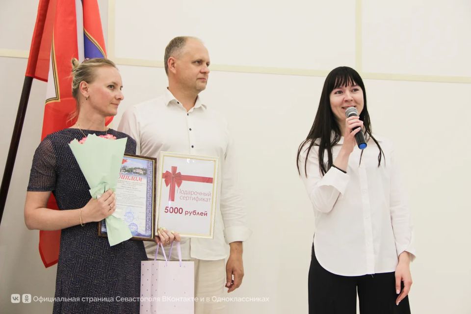 В Севастополе наградили победителей четырёх городских конкурсов — от профессионалов до юных художников В Севастополе наградили победителей четырёх городских конкурсов — от профессионалов до юных художников