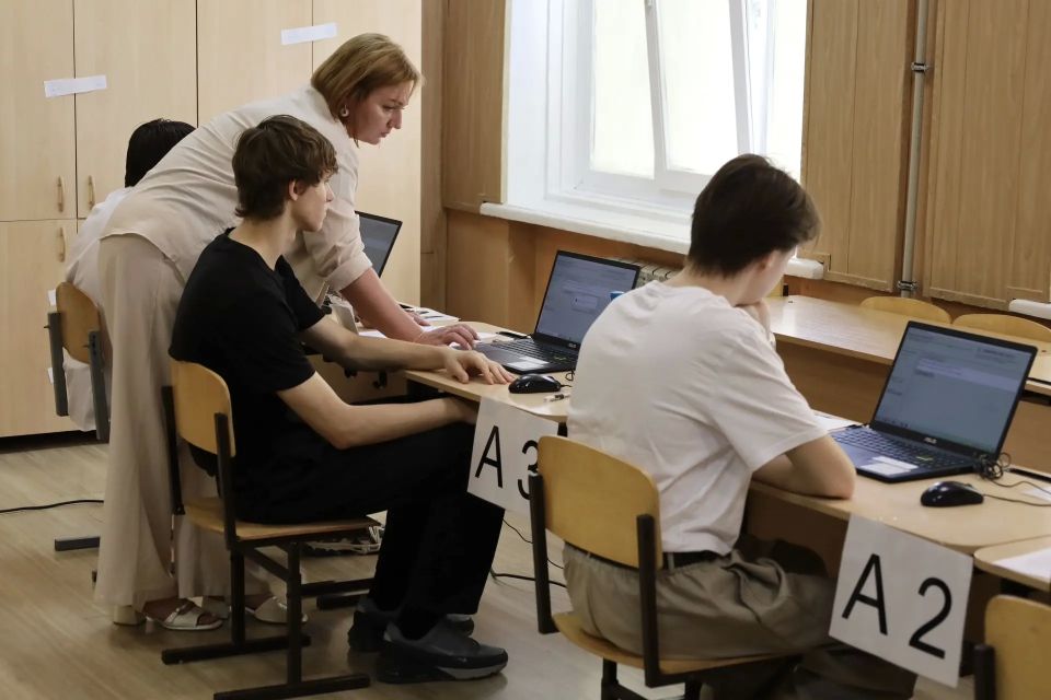 На финишной прямой: выпускники Севастополя сдают экзамены по информатике и иностранным языкам На финишной прямой: выпускники Севастополя сдают экзамены по информатике и иностранным языкам