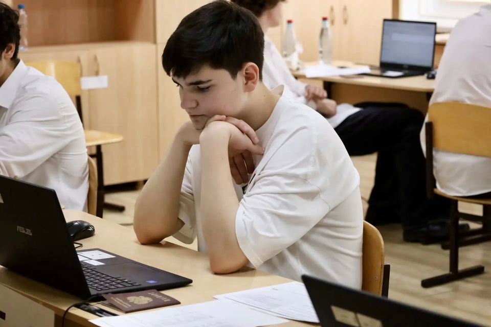 На финишной прямой: выпускники Севастополя сдают экзамены по информатике и иностранным языкам На финишной прямой: выпускники Севастополя сдают экзамены по информатике и иностранным языкам