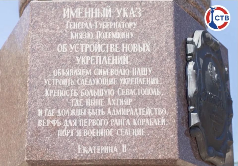 Екатерининский сквер в лучах летнего солнца Екатерининский сквер в лучах летнего солнца