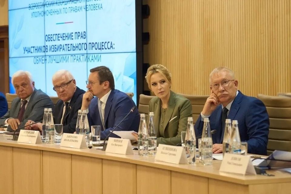 В Москве, в Доме прав человека севастопольский Уполномоченный Павел Буцай принял участие в работе Всероссийского координационного совета уполномоченных по правам человека с участием государственных защитников прав человека...