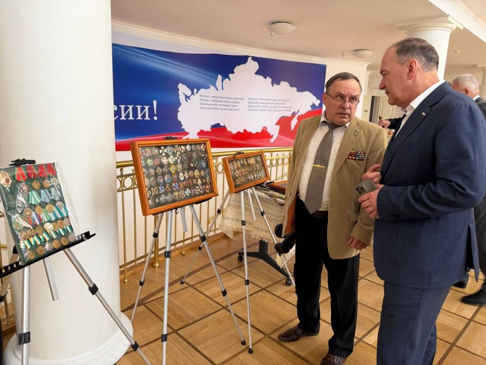 Дмитрий Белик: Посетил выставку «Казаки на Белой Руси», которая проходит в холле Дома Москвы в Минске в рамках XVI Международного фестиваля казачьей песни «Гайда». Дмитрий Белик: Посетил выставку «Казаки на Белой Руси», которая проходит в холле Дома Москвы в Минске в рамках XVI Международного фестиваля казачьей песни «Гайда».