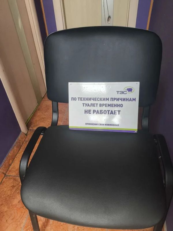 #нам_пишут. Заправка в Верхнесадовом «Стоим на заправке, на четыре колонки всего один кассир, который кроме продажи бензина готовит кофе, жарит хот-доги и продаёт мороженое #нам_пишут. Заправка в Верхнесадовом «Стоим на заправке, на четыре колонки всего один кассир, который кроме продажи бензина готовит кофе, жарит хот-доги и продаёт мороженое
