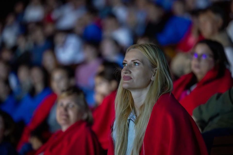 В это непростое время под открытым небом Нового Херсонеса состоялся подарочный показ спектакля Грифон в рамках акции "МЫ ВМЕСТЕ!" В это непростое время под открытым небом Нового Херсонеса состоялся подарочный показ спектакля Грифон в рамках акции "МЫ ВМЕСТЕ!"