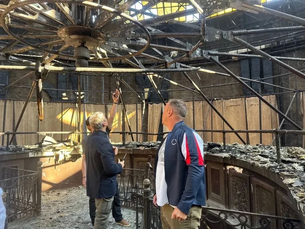 Крышу здания Панорамы "Оборона Севастополя" начнут немедленно восстанавливать Крышу здания Панорамы "Оборона Севастополя" начнут немедленно восстанавливать