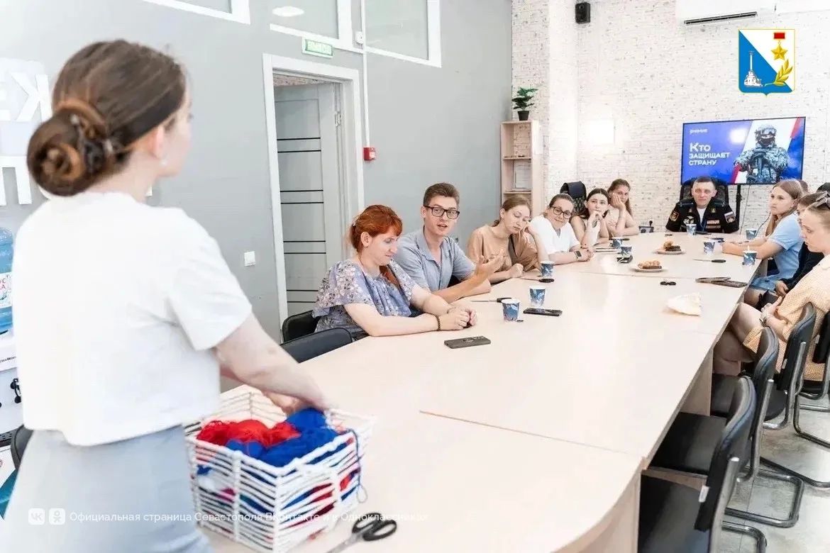 В молодёжном центре прошёл «Диалог с Героем» В молодёжном центре прошёл «Диалог с Героем»