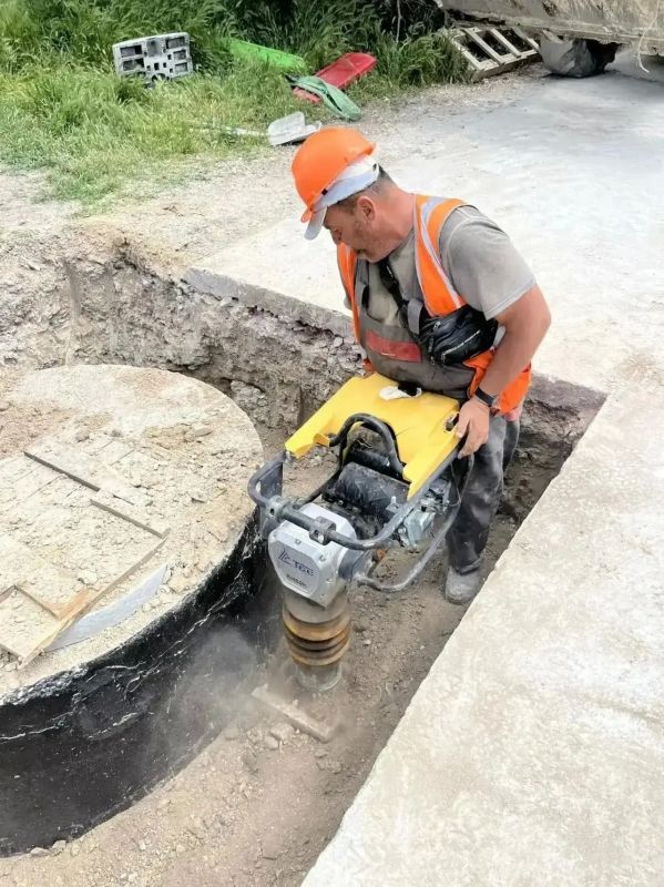В Сахарной Головке уложили 850 метров нового водопровода В Сахарной Головке уложили 850 метров нового водопровода