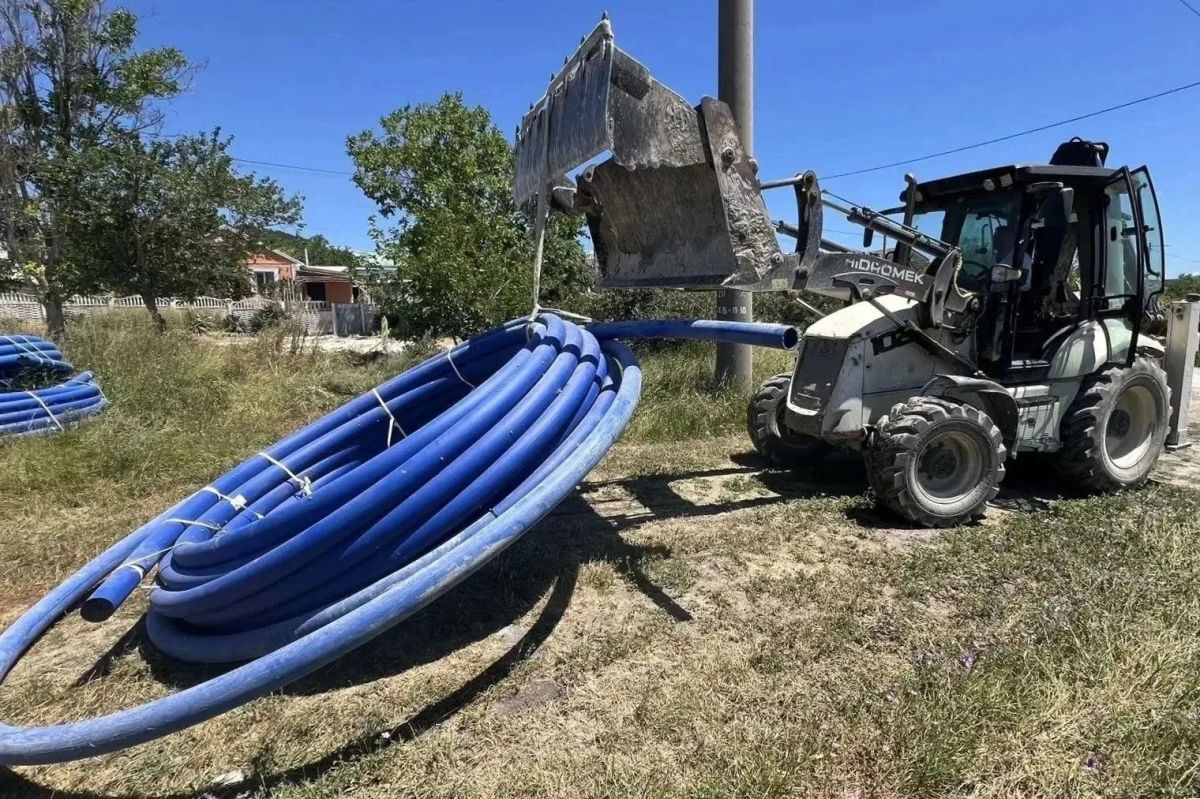 В Сахарной Головке уложили 850 метров нового водопровода В Сахарной Головке уложили 850 метров нового водопровода