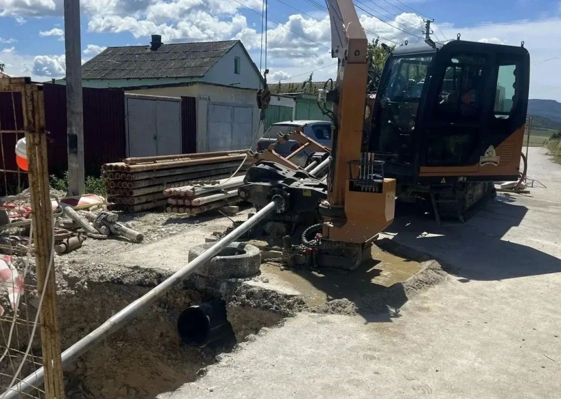 В Сахарной Головке уложили 850 метров нового водопровода В Сахарной Головке уложили 850 метров нового водопровода