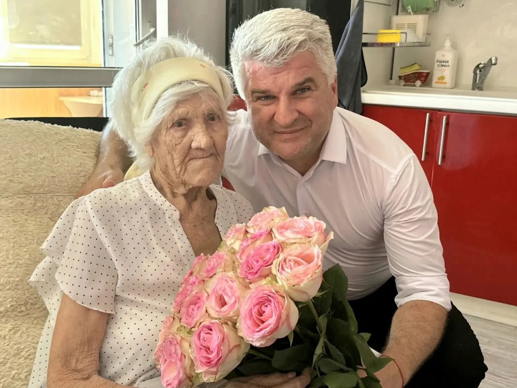 #поздравляемветеранов. Ветеран Великой Отечественной войны Чернуха Надежда Никифоровна отмечает 101й день рождения Родилась Надежда Никифоровна 2 июля 1925 года в деревне Сходнево, Куйбылевской области — и всю жизнь стала...