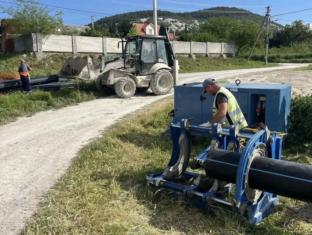 В Сахарной Головке уложили 850 метров нового водопровода В Сахарной Головке уложили 850 метров нового водопровода