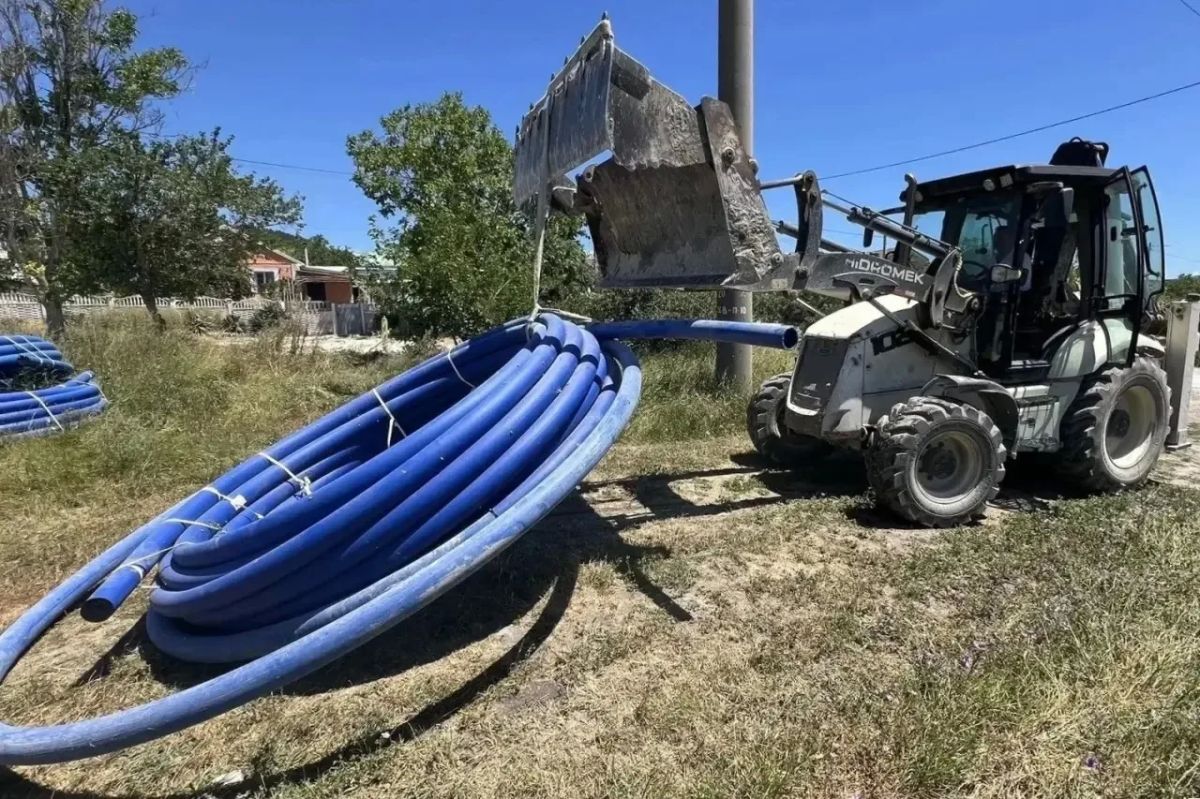 В Сахарной Головке проложили около 850 метров нового водопровода В Сахарной Головке проложили около 850 метров нового водопровода