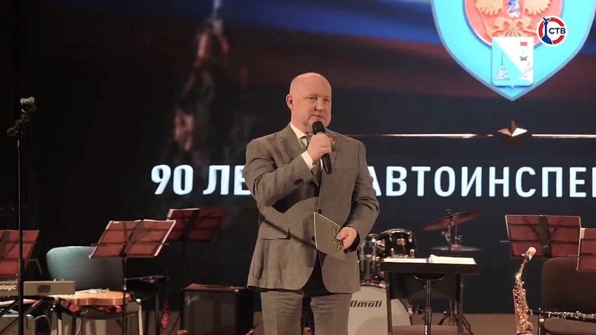 Михаил Развожаев поздравил сотрудников Госавтоинспекции с 90-летием службы В честь юбилея лучшим сотрудникам вручили заслуженные награды, а ветеранов поблагодарили за многолетнюю службу. С праздником инспекторов также...