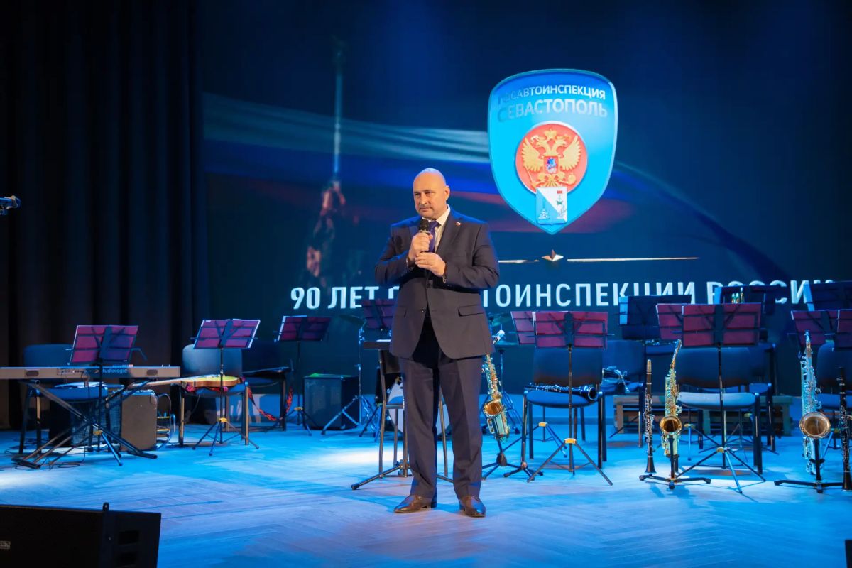 Сегодня в Культурном центре УМВД состоялось награждение сотрудников Управления Госавтоинспекции и праздничный концерт Сегодня в Культурном центре УМВД состоялось награждение сотрудников Управления Госавтоинспекции и праздничный концерт