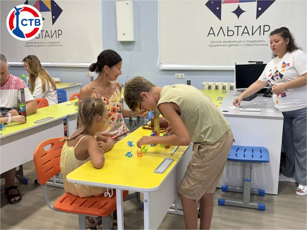 В Малой академии наук прошёл семейный фестиваль Ко Дню семьи, любви и верности для участников организовали квест из 10 тематических локаций. Семейным командам нужно было пройти все испытания за час В Малой академии наук прошёл семейный фестиваль Ко Дню семьи, любви и верности для участников организовали квест из 10 тематических локаций. Семейным командам нужно было пройти все испытания за час