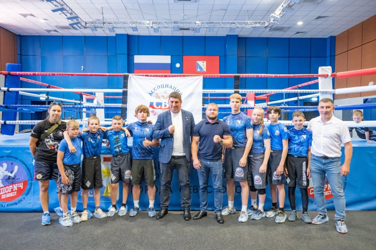 Михаил Развожаев: В Севастополе в ФОКе с залом для бокса «Спартак» стартовал военно-спортивный курс «Рубеж Михаил Развожаев: В Севастополе в ФОКе с залом для бокса «Спартак» стартовал военно-спортивный курс «Рубеж