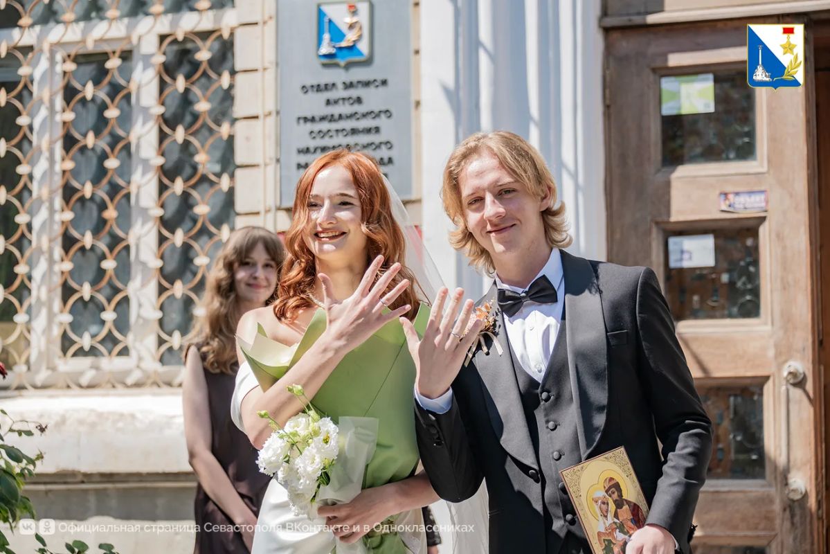 Среда — день не свадебный, но в День семьи, любви и верности случаются чудеса Среда — день не свадебный, но в День семьи, любви и верности случаются чудеса