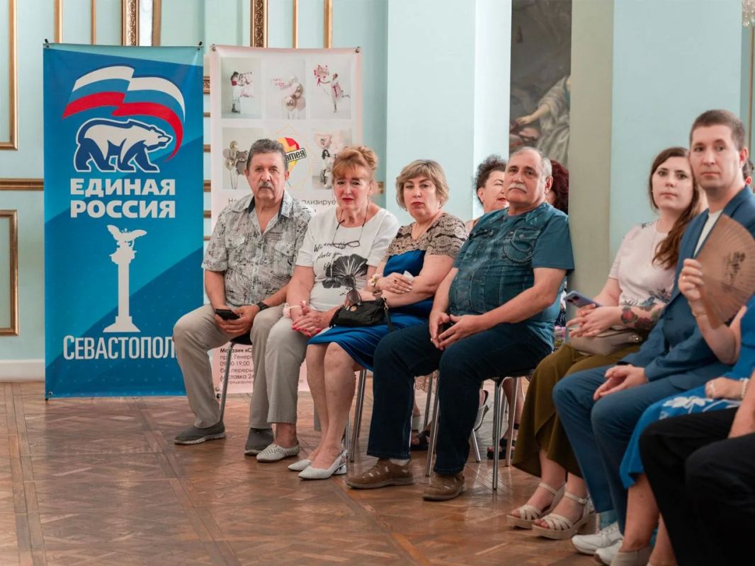 Татьяна Лобач: В преддверии Дня семьи, любви и верности приняла участие в открытии фотовыставки «Всё начинается с любви…», организованной Фондом «Женщины Тавриды» при поддержке регионального отделения партии «Единая Россия» Татьяна Лобач: В преддверии Дня семьи, любви и верности приняла участие в открытии фотовыставки «Всё начинается с любви…», организованной Фондом «Женщины Тавриды» при поддержке регионального отделения партии «Единая Россия»