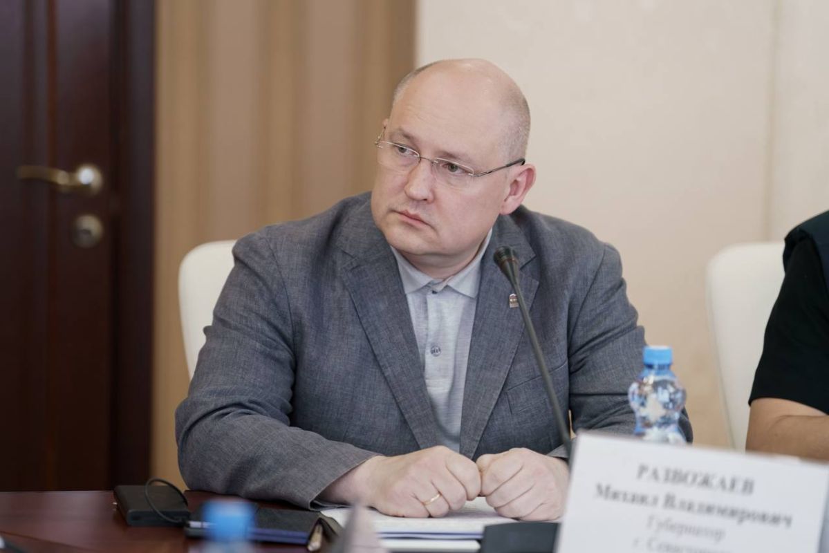 Михаил Развожаев: Сегодня обсудили работу топливно-энергетического комплекса Севастополя и полуострова с Министром энергетики России Сергеем Евгеньевичем Цивилевым и Главой Республики Крым Сергеем Валерьевичем Аксёновым Михаил Развожаев: Сегодня обсудили работу топливно-энергетического комплекса Севастополя и полуострова с Министром энергетики России Сергеем Евгеньевичем Цивилевым и Главой Республики Крым Сергеем Валерьевичем Аксёновым