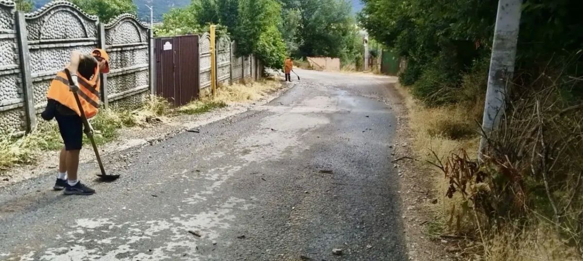 Севавтодор очищает улицы города Севавтодор очищает улицы города