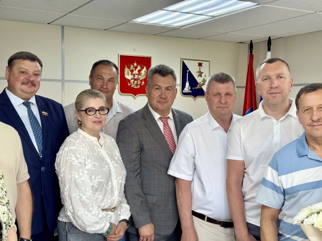 Николай Приставка: Накануне профессионального праздника — Дня рыбака — встретился с представителями рыбопромышленного комплекса Севастополя Николай Приставка: Накануне профессионального праздника — Дня рыбака — встретился с представителями рыбопромышленного комплекса Севастополя